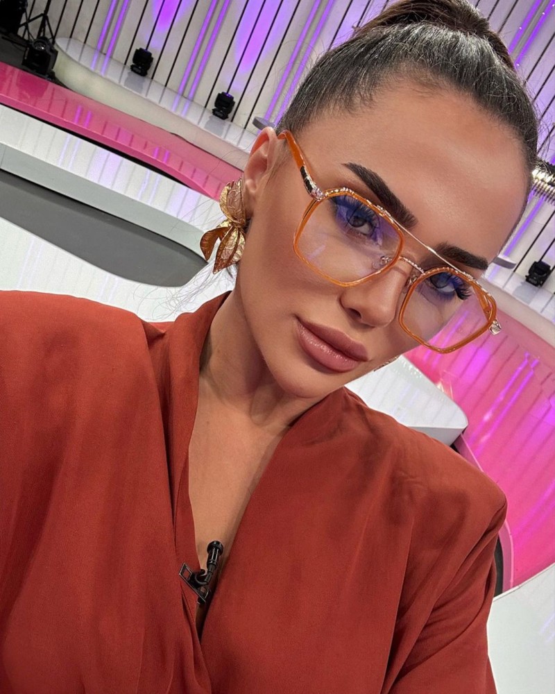stil ikonu gizem karamelek kimdir nerelidir kac yasindadir